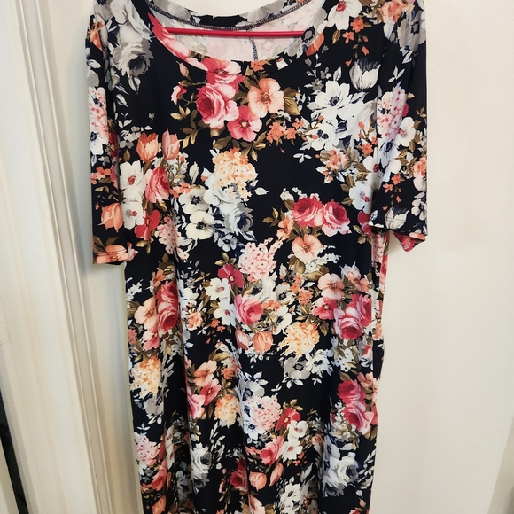 Floral Fantasy XXL Dress - Picture 2 of 4